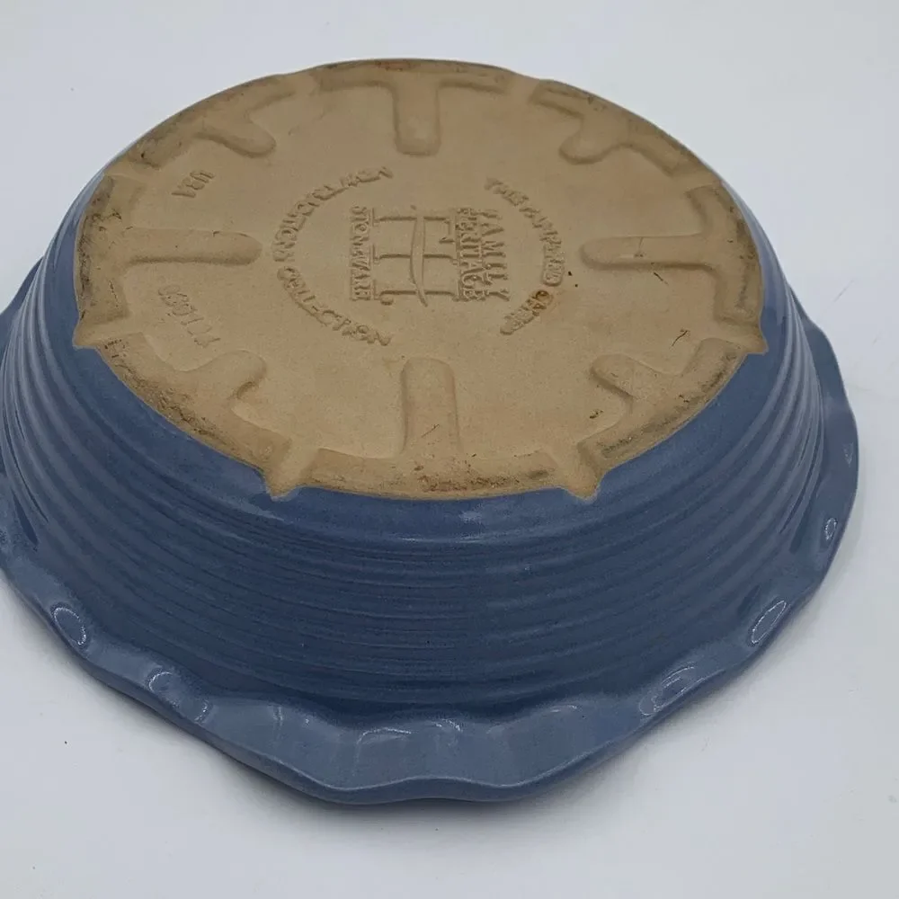 Pampered Chef Family Heritage Blue and Tan Stoneware Pie Dish county blue